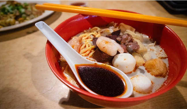 Hot Bowl White Curry Mee