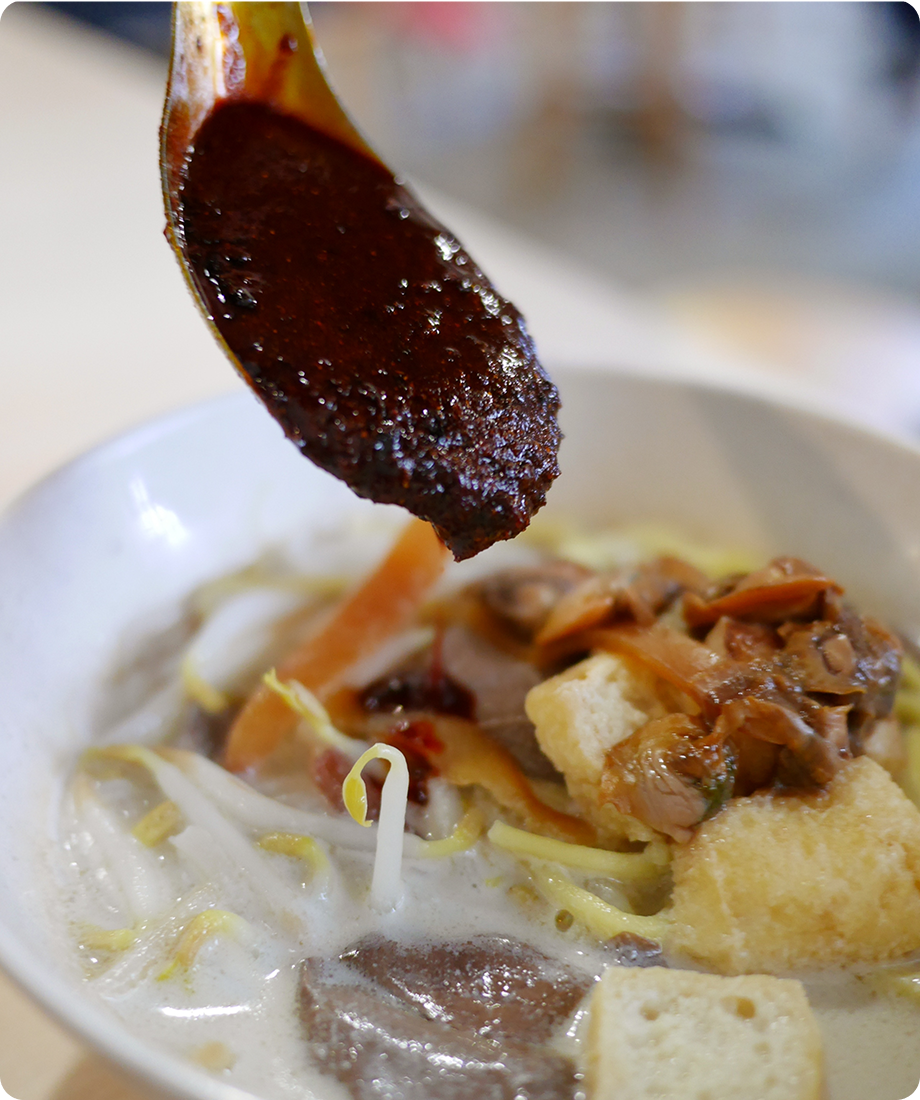 Mixing Chili Paste into White Curry Mee